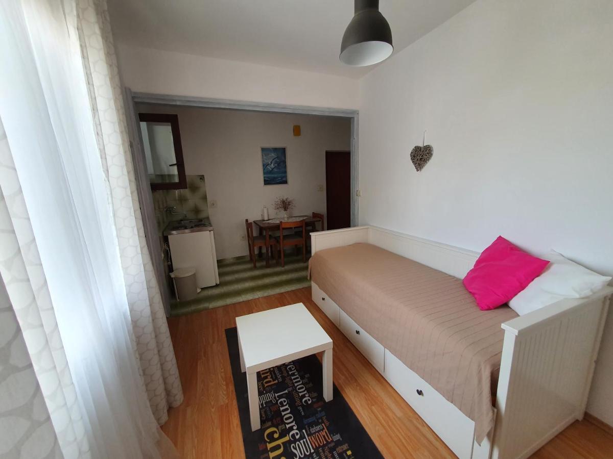 Aenona Sunny Apartment Vrsi Buitenkant foto